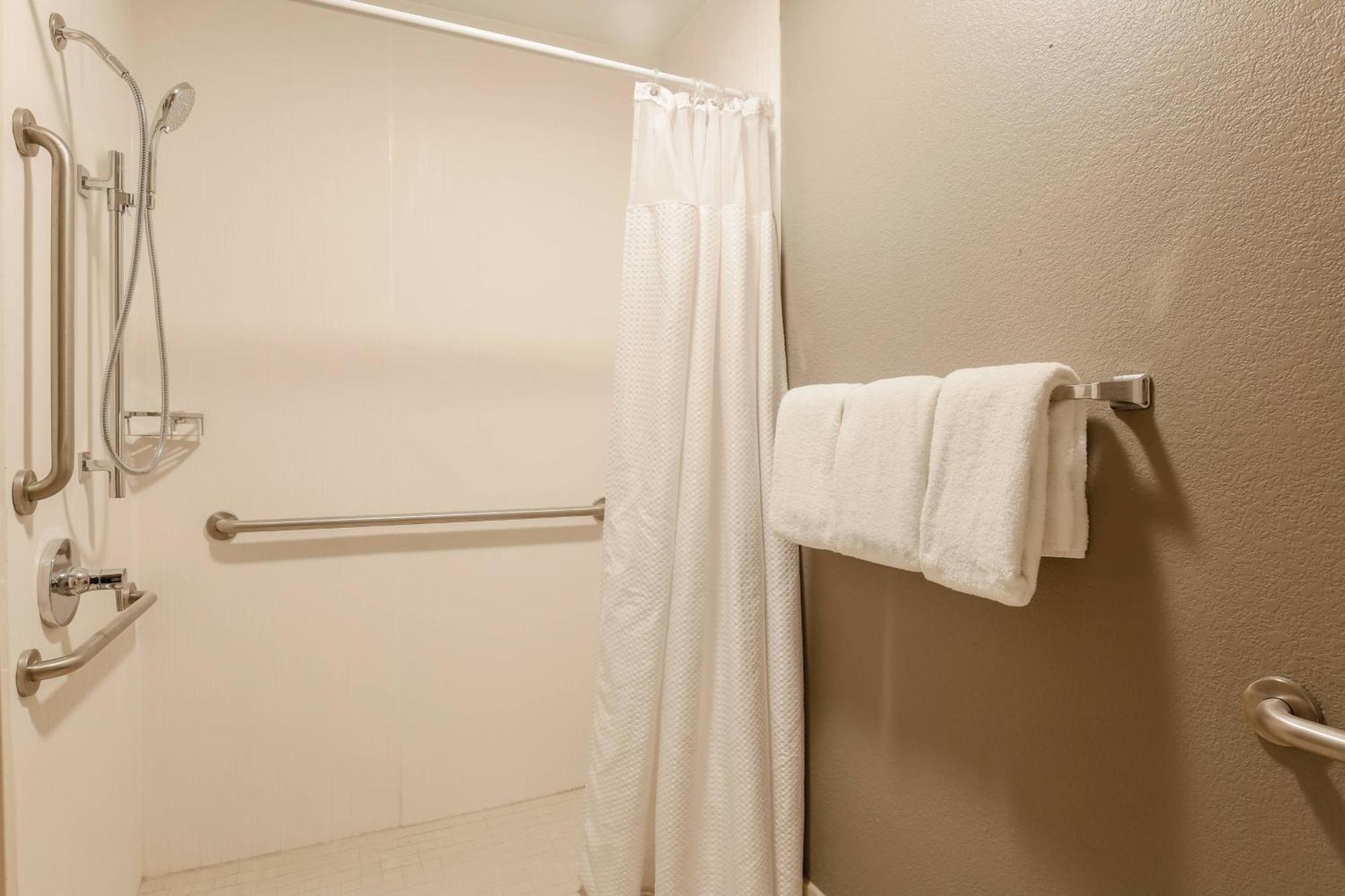 Courtyard By Marriott Monroe Airport Hotel Exterior photo