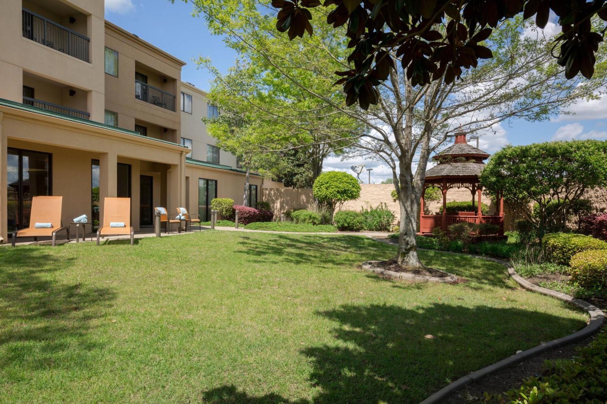 Courtyard By Marriott Monroe Airport Hotel Exterior photo