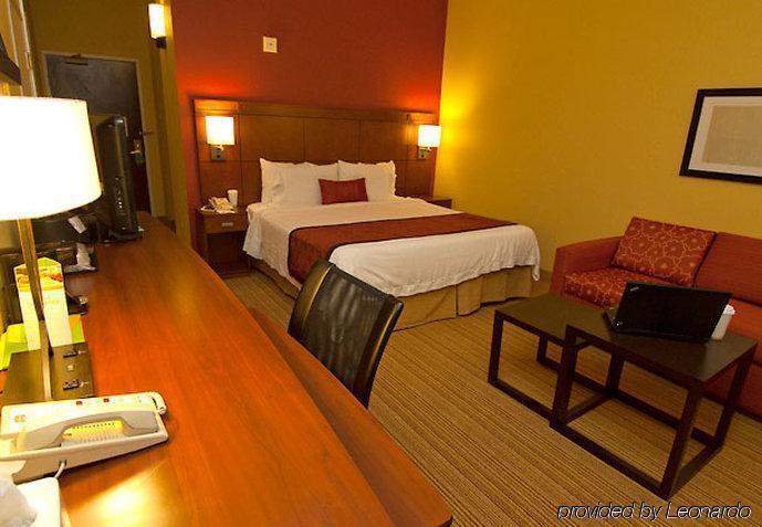 Courtyard By Marriott Monroe Airport Hotel Room photo