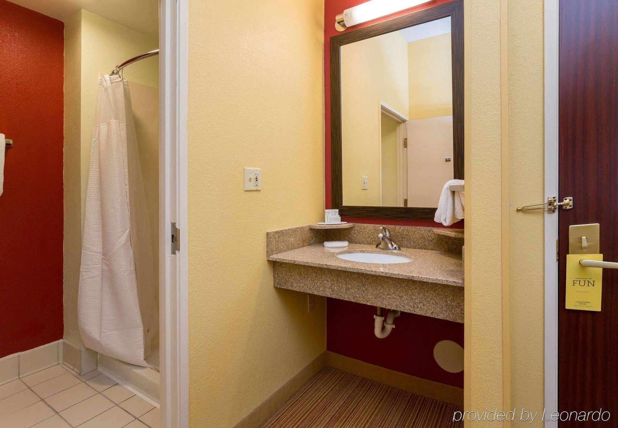 Courtyard By Marriott Monroe Airport Hotel Exterior photo