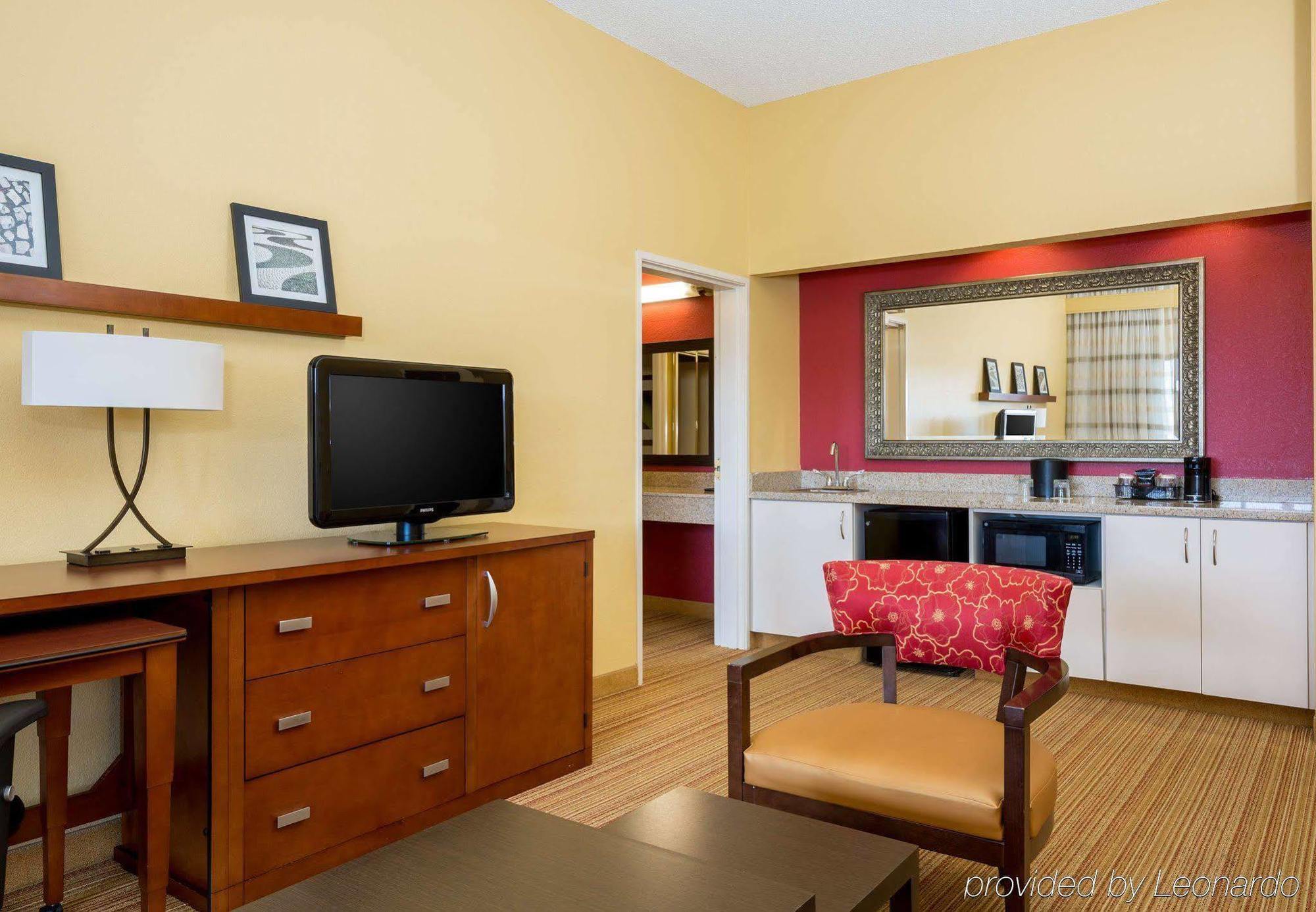 Courtyard By Marriott Monroe Airport Hotel Exterior photo